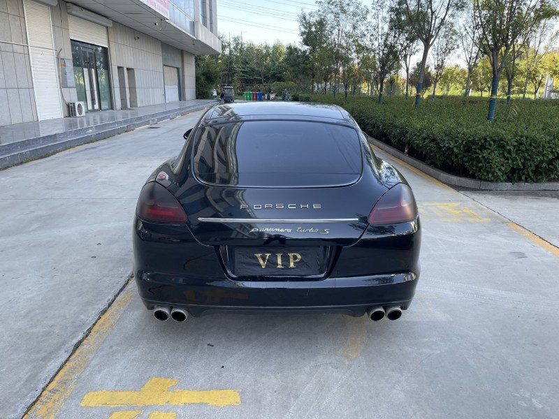 济宁11年保时捷帕拉梅拉5