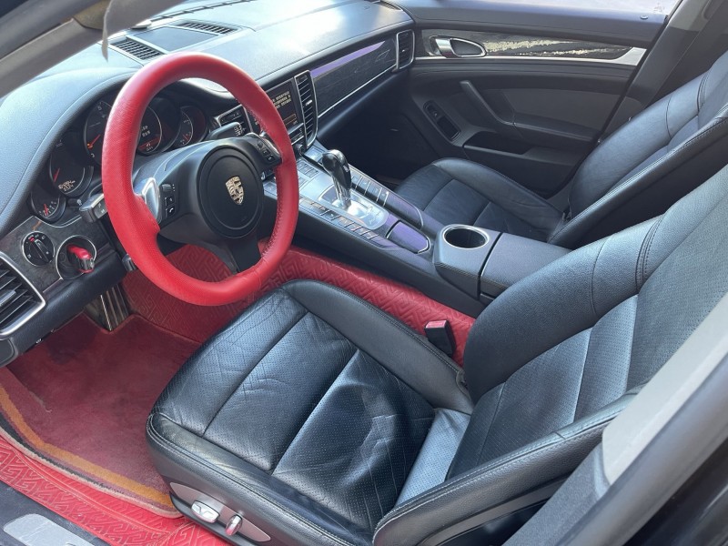 济宁11年保时捷帕拉梅拉7