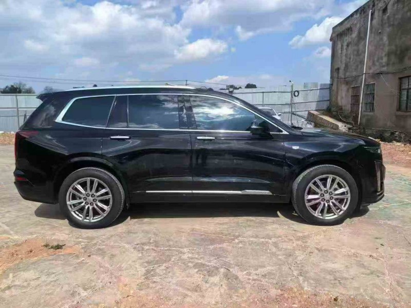 昭通23年凯迪拉克XT68