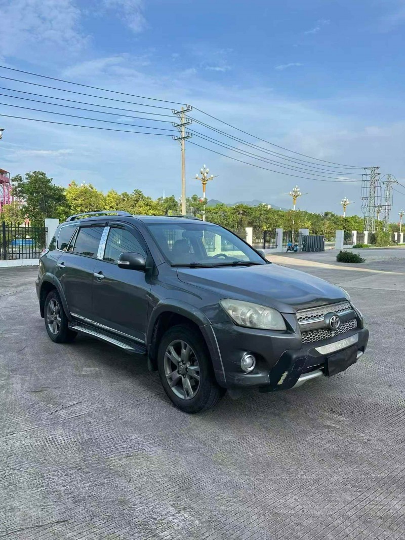 莆田12年丰田RAV42