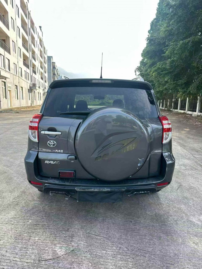 莆田12年丰田RAV49