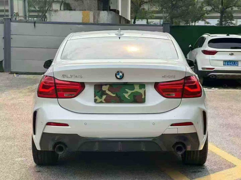 珠海21年宝马1系9