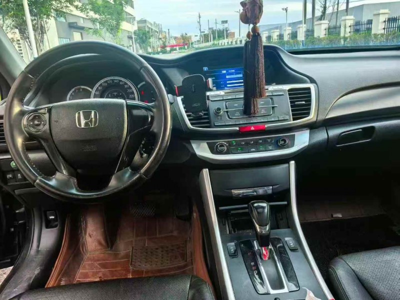 淮安15年本田雅阁5