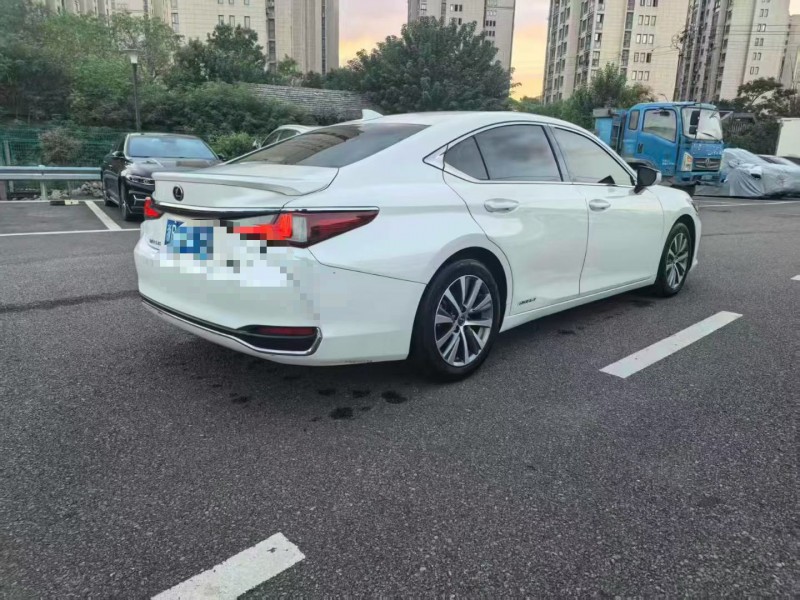绍兴20年雷克萨斯ES7