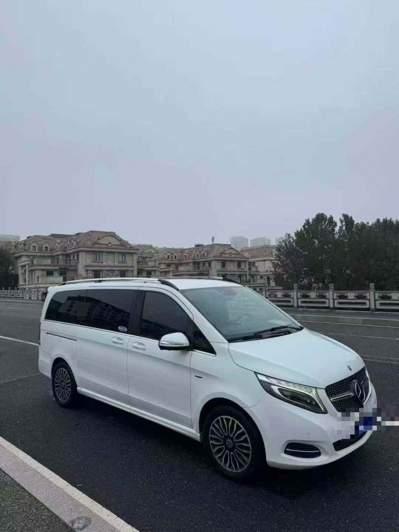 济宁18年奔驰V3