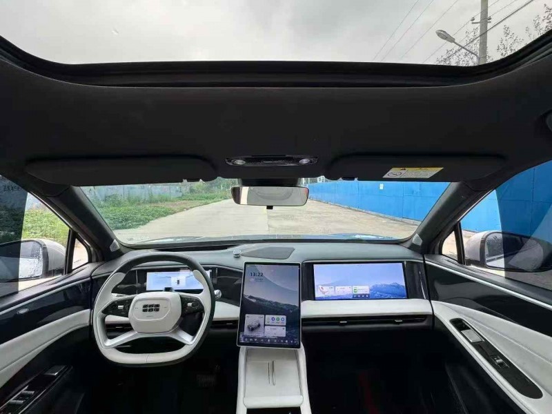 青岛23年吉利银河8