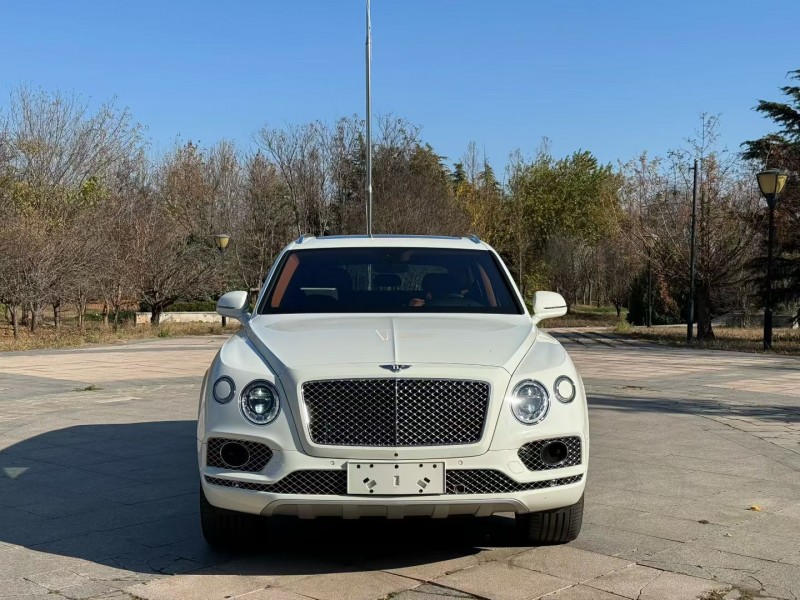 青岛17年宾利添越1