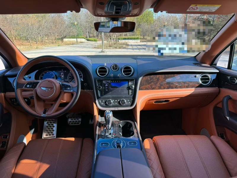 青岛17年宾利添越5