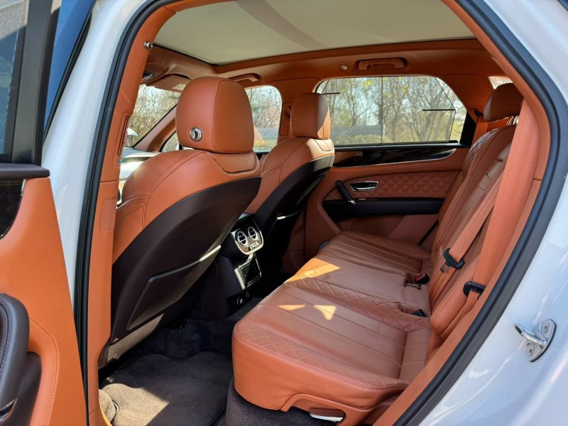 青岛17年宾利添越6