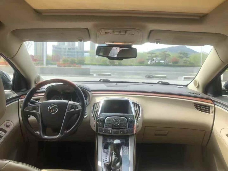 青岛12年别克君越4