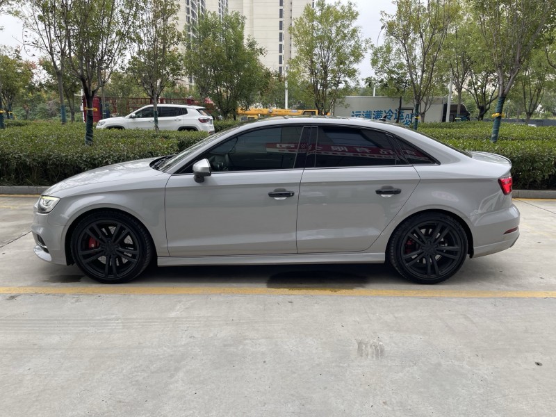 济宁18年奥迪S38