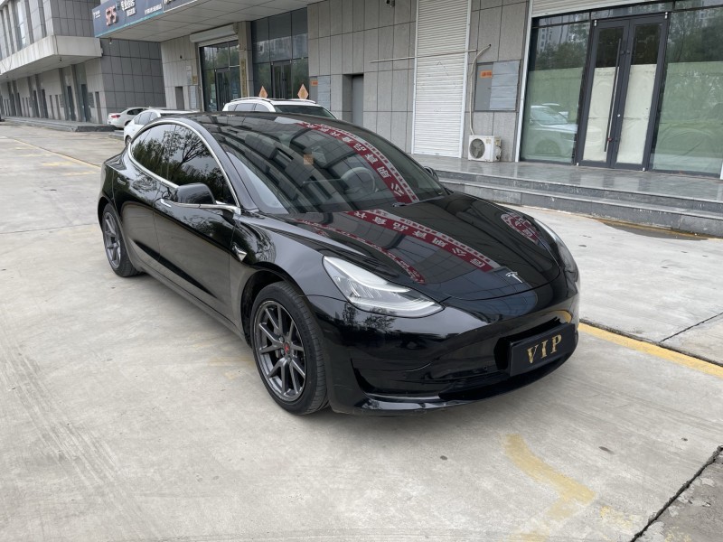 济宁20年特斯拉MODEL 32