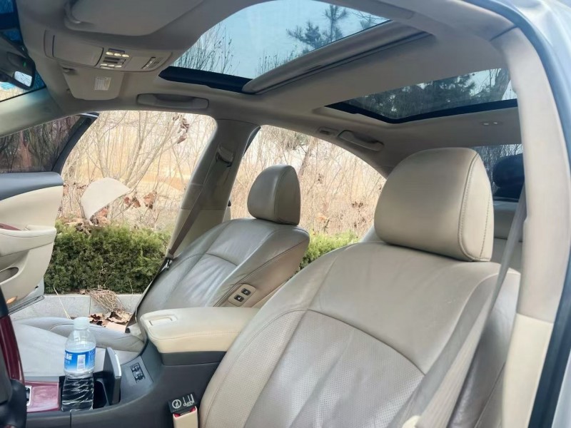 烟台10年雷克萨斯ES6