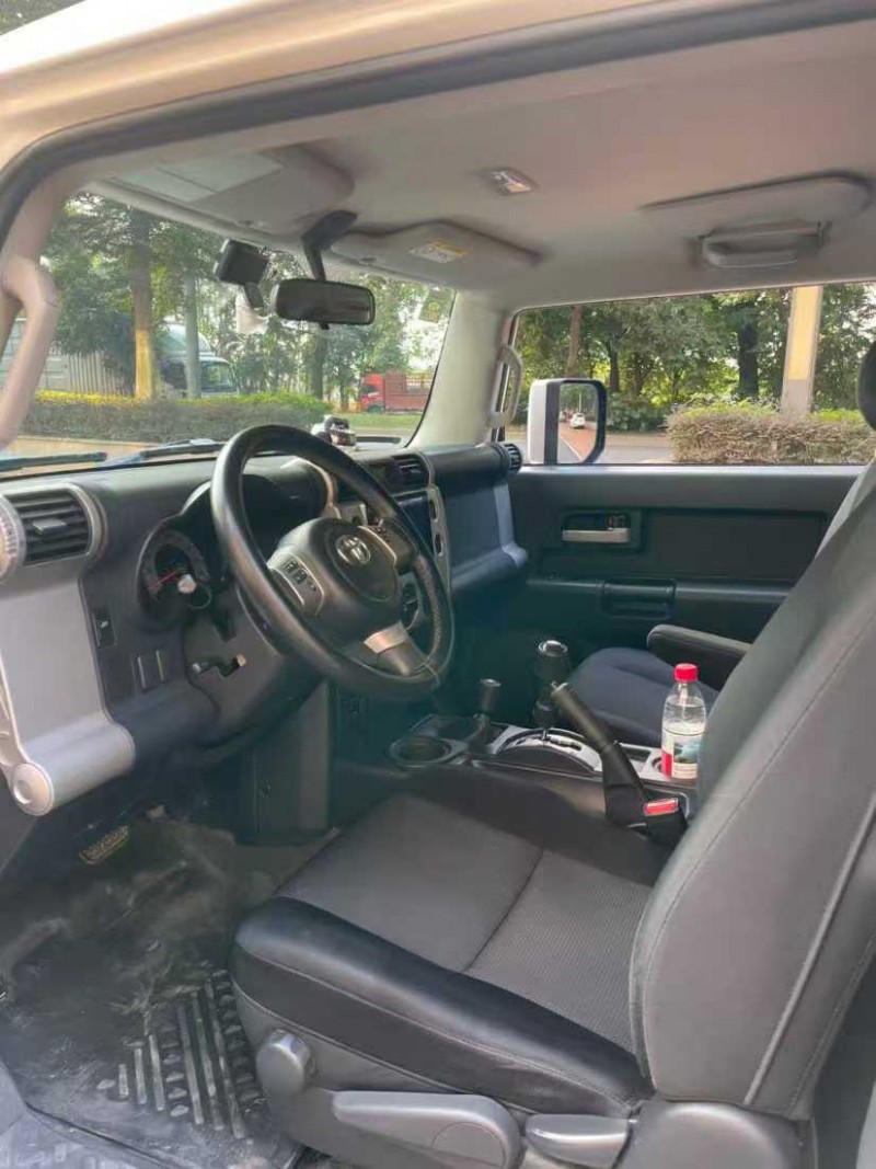 东莞18年丰田兰德酷路泽4