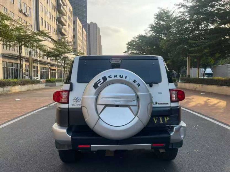 东莞18年丰田兰德酷路泽8