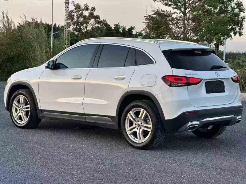 珠海23年奔驰GLA8