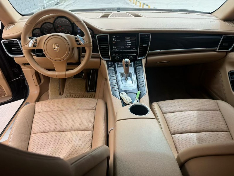 平顶山12年保时捷帕拉梅拉7