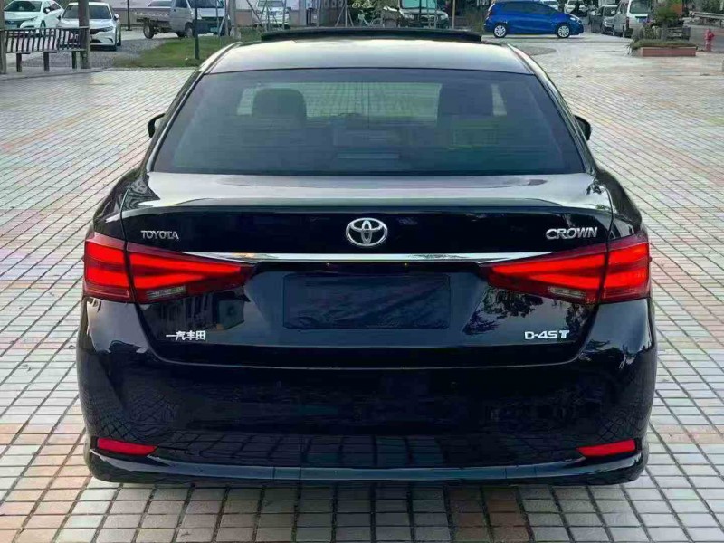 汕头17年丰田皇冠9