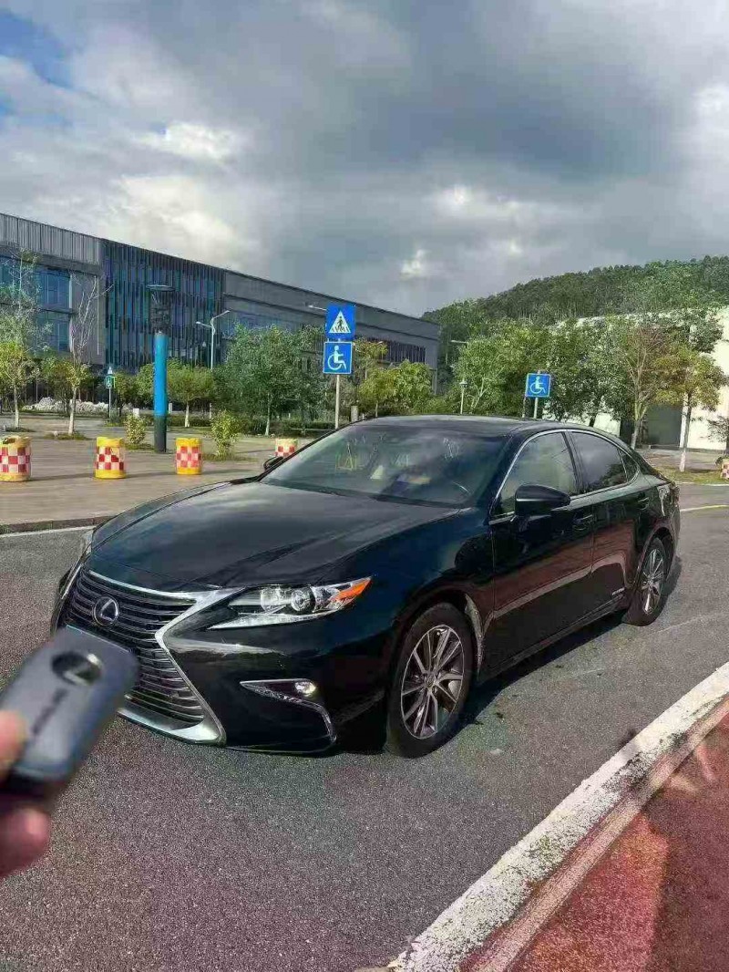 柳州17年雷克萨斯ES2