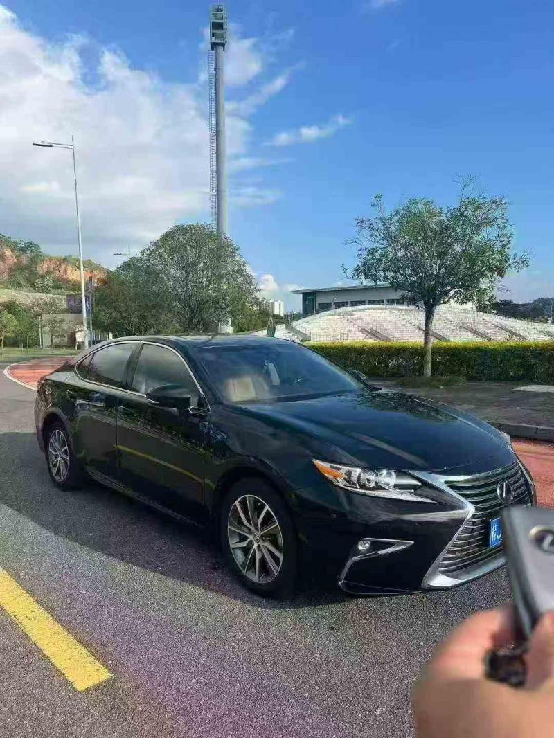 柳州17年雷克萨斯ES3