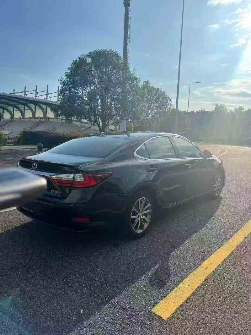 柳州17年雷克萨斯ES7