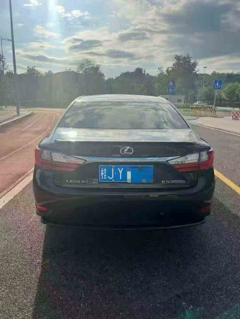 柳州17年雷克萨斯ES9