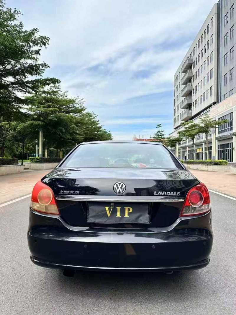 东莞10年大众朗逸8