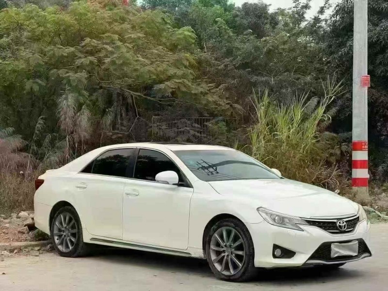 广州17年丰田锐志2