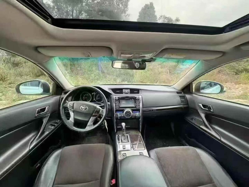 广州17年丰田锐志5