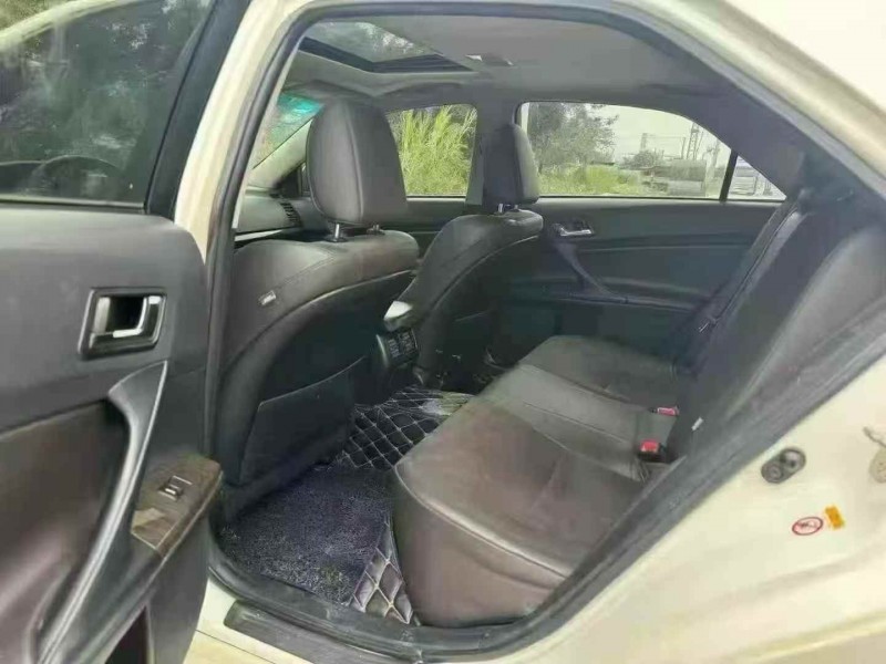 广州17年丰田锐志6