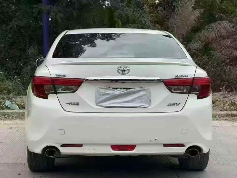 广州17年丰田锐志9