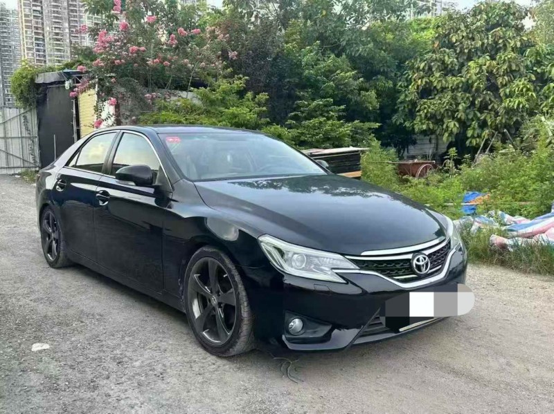 广州17年丰田锐志3