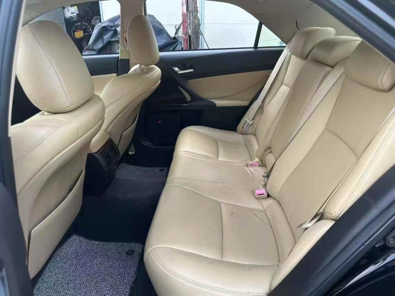 广州17年丰田锐志7