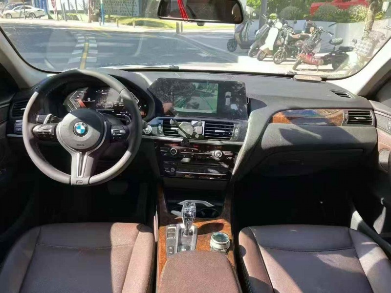 广州16年宝马X35