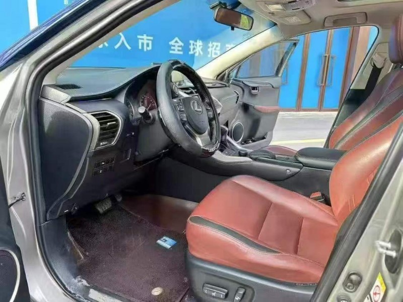 广州17年雷克萨斯NX4