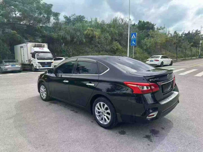 南宁17年日产轩逸7