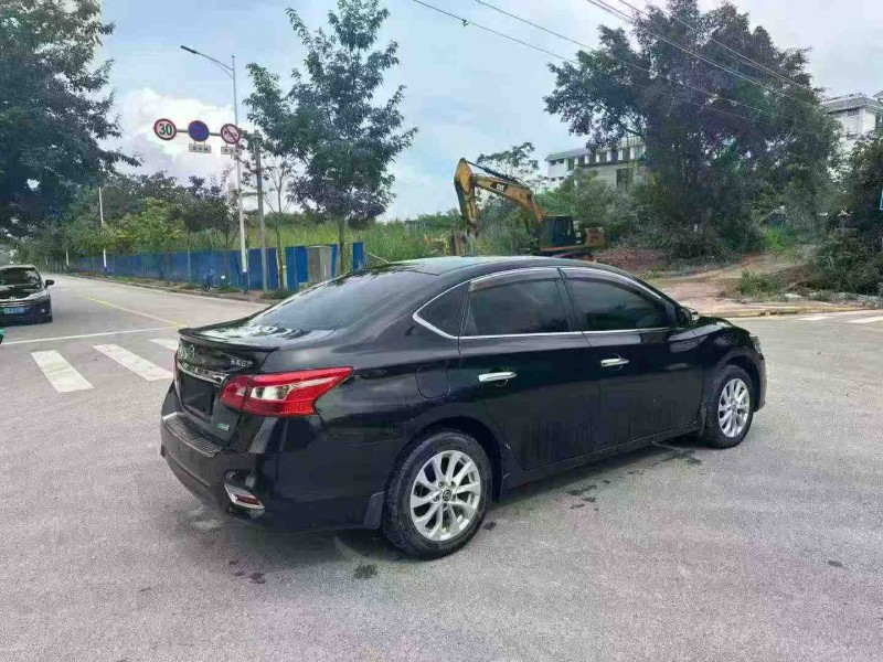 南宁17年日产轩逸8