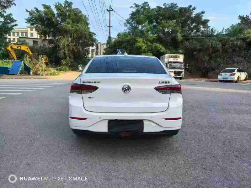 南宁18年别克英朗9