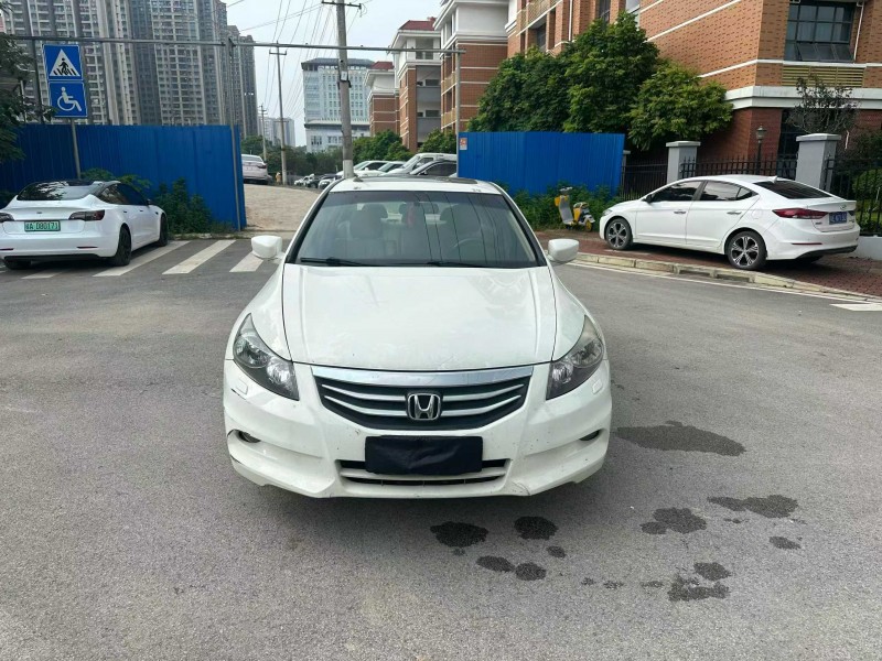 南宁12年本田雅阁1