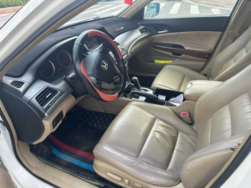 南宁12年本田雅阁4