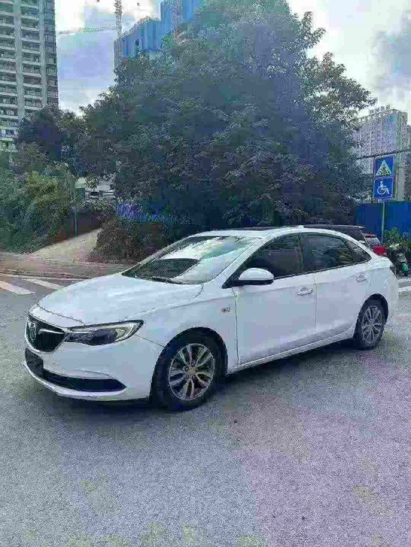 南宁18年别克英朗2