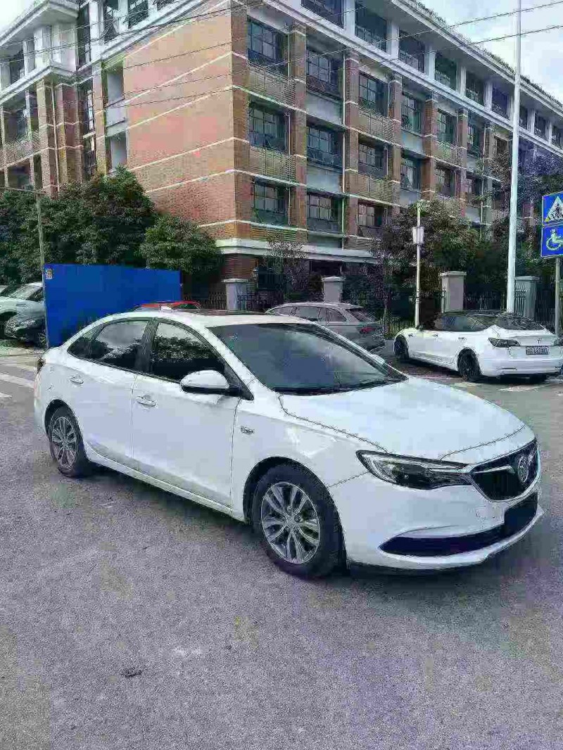 南宁18年别克英朗3