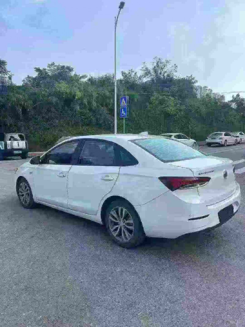 南宁18年别克英朗8