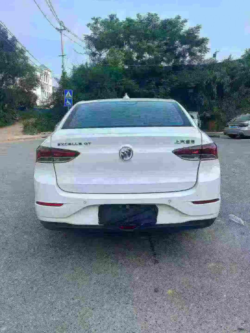 南宁18年别克英朗9