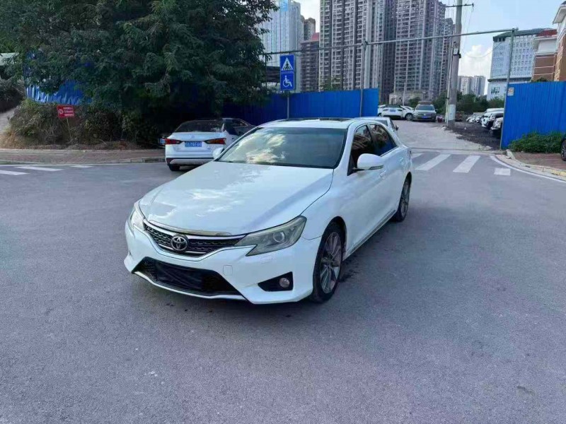 南宁14年丰田锐志2