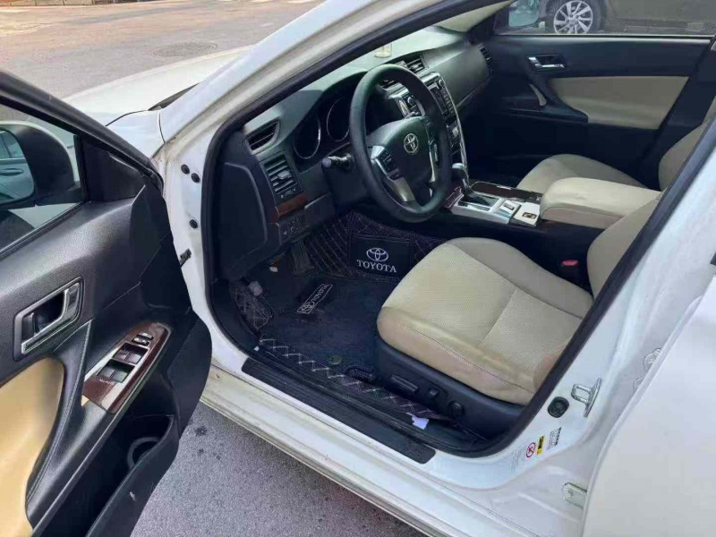 南宁14年丰田锐志3