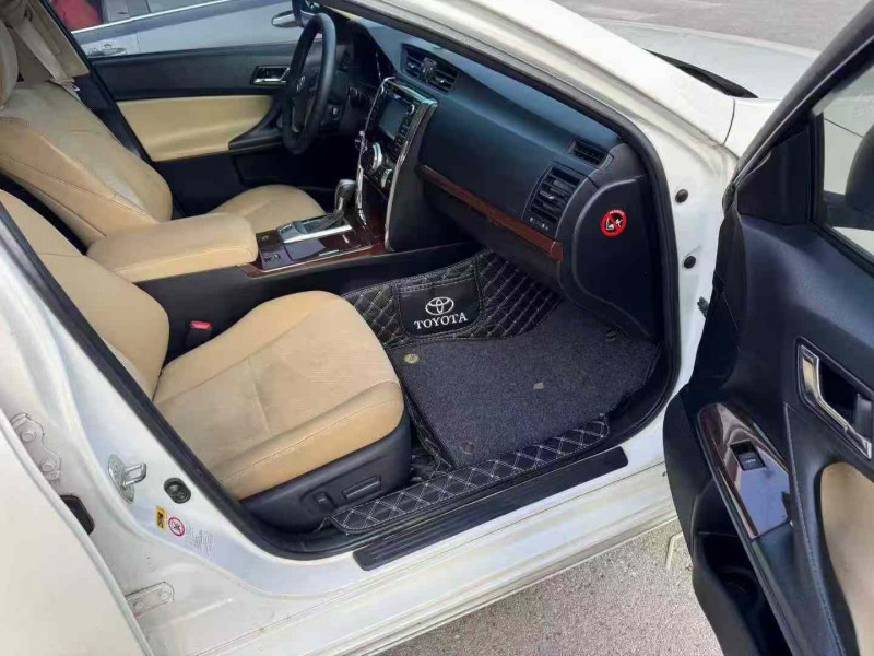 南宁14年丰田锐志5