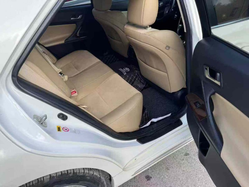 南宁14年丰田锐志6