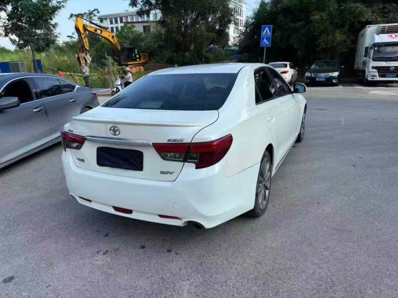 南宁14年丰田锐志8