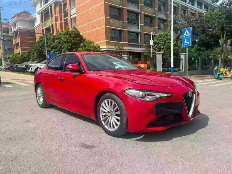 南宁19年阿尔法·罗密欧Giulia2